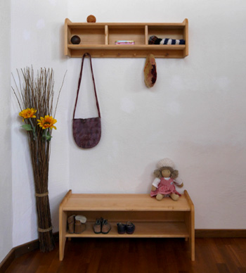 H&auml;ngegarderobe und Bank Merlin 